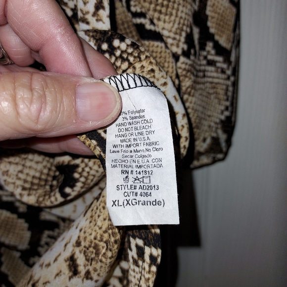 Womens XL Adara Snake print shirt with cold shoulder top - Picture 4 of 4